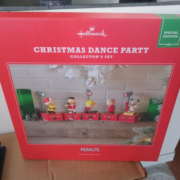 Hallmark Accents Hallmark Peanuts Christmas Dance Party Collectors